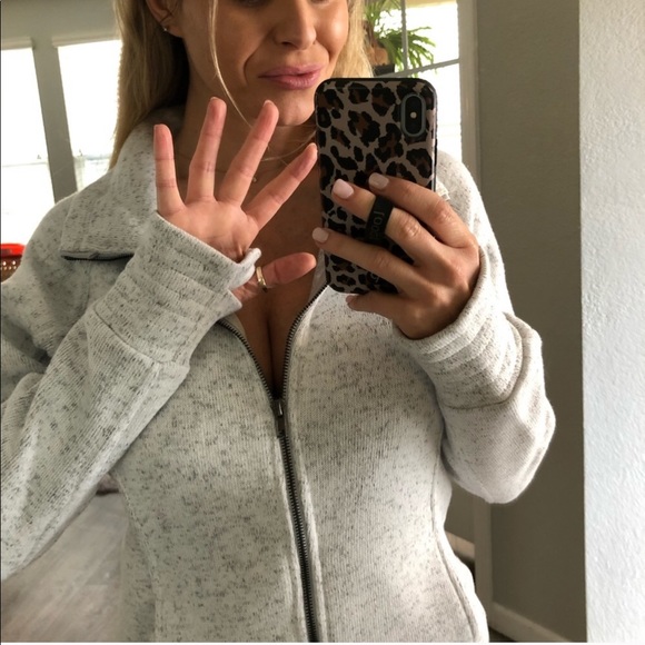 🔄🆕 Reposh Lux Mock Zip Jacket - Picture 4 of 6